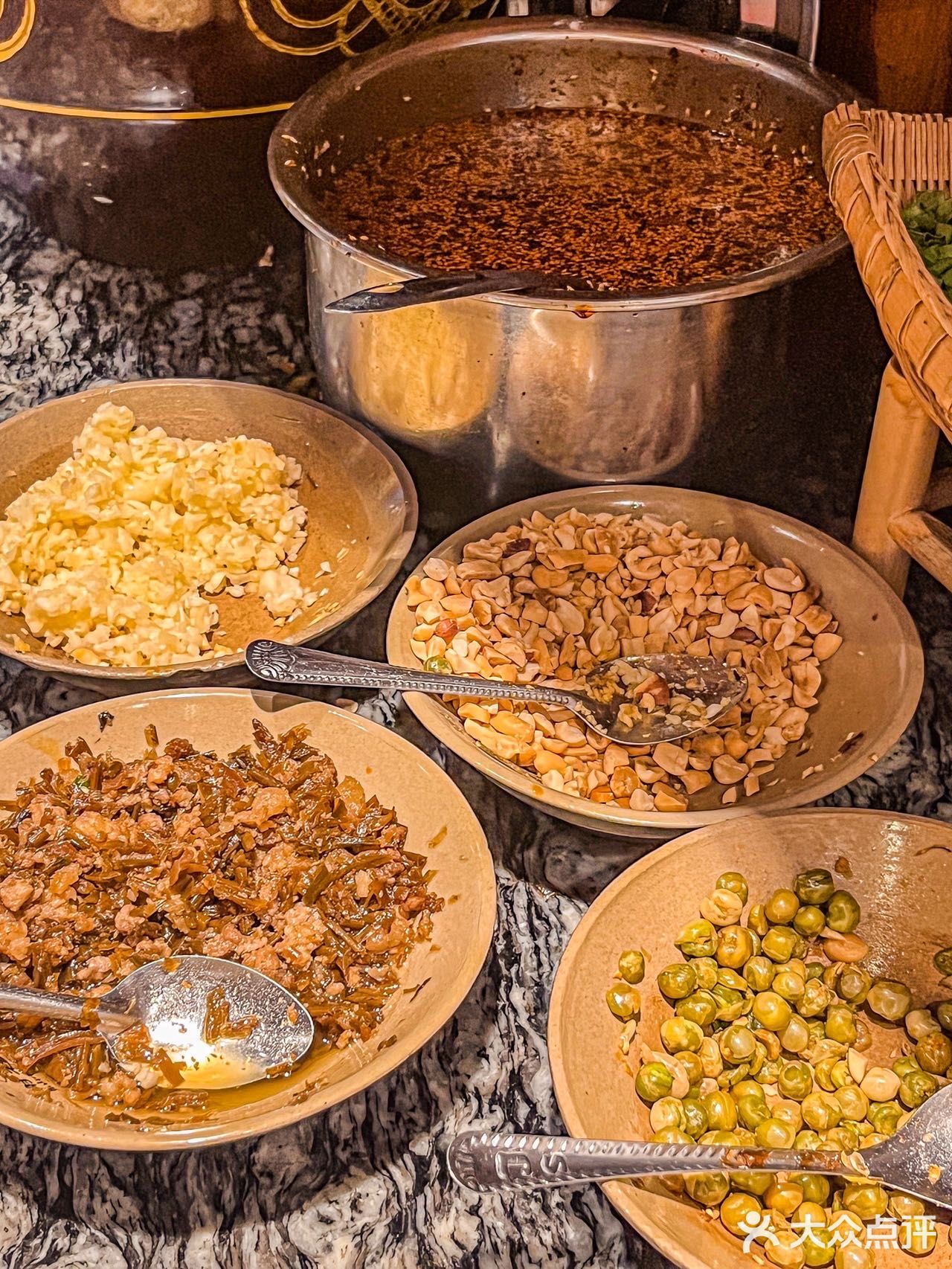 来乐山必吃的谢老五跷脚牛肉，冲就对了✔️