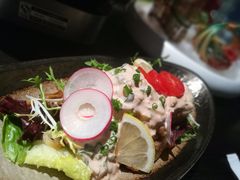 火炙三文鱼牛油果沙拉-笑福亭料理小馆(解放碑店)