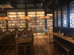 -猫的天空之城概念书店(杭州南宋御街店)