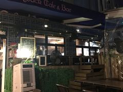 -layback cafe & bar