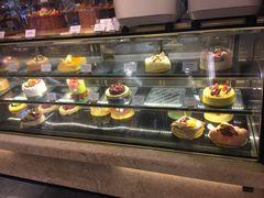 面包甜点陈列柜-老佛爷饼店