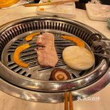 选在毕真烤肉集市，这里肉很大块，厚切的原味牛肉