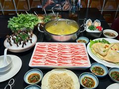 -鲜入唯煮·港式海鲜牛肉火锅(金宝街店)