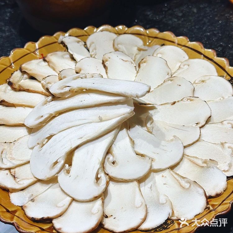 来束河古镇玩，这家耗牛锅别错过👍