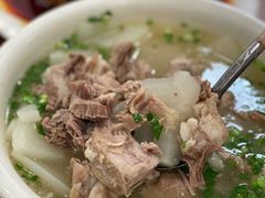 萝卜炖肘子-荣生萝卜汤饭店