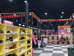-嘿哟动霸CHUA·新潮玩运动娱乐中心·蹦床滑冰团建乐园
