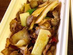云南腊肉炒香笋-云海肴·汽锅鸡·云南菜(广安门天虹店)