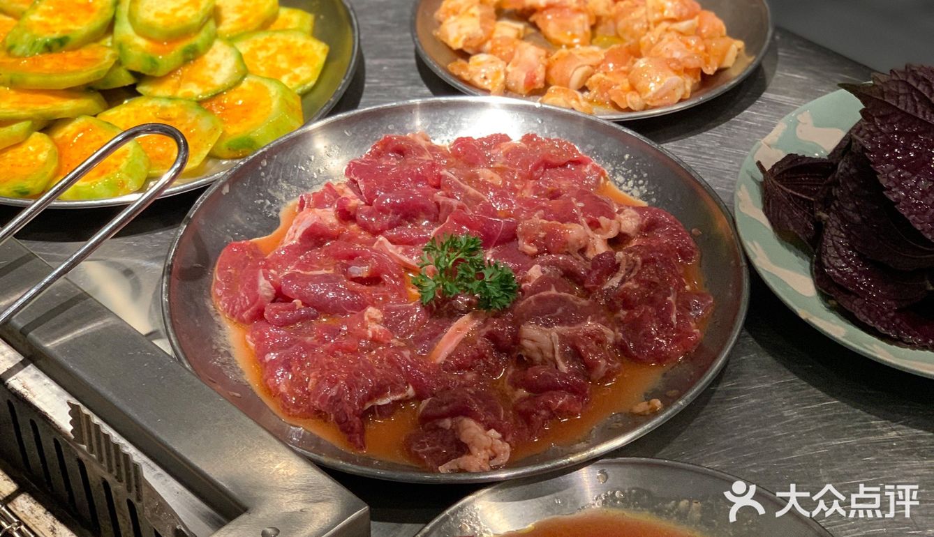 我宣布南宁烤肉天花板必须要有它的名字 排队也要吃🥩