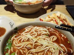 -亮亮面馆(经六路店)