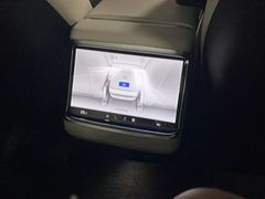 -TESLA 特斯拉(上海太古汇体验店)