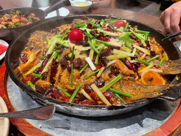 老板恋上鱼(恒隆广场店)-"一言不合就来吃鱼[笑哭]今天人真的太多了.