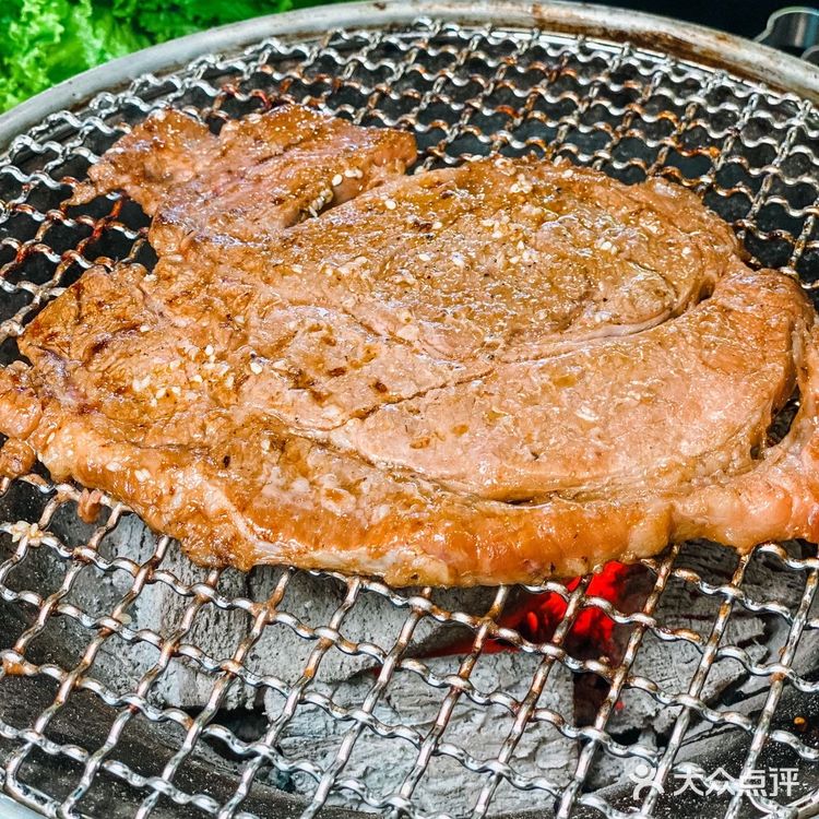 复古风爆棚的烤肉~正宗东北地摊口味