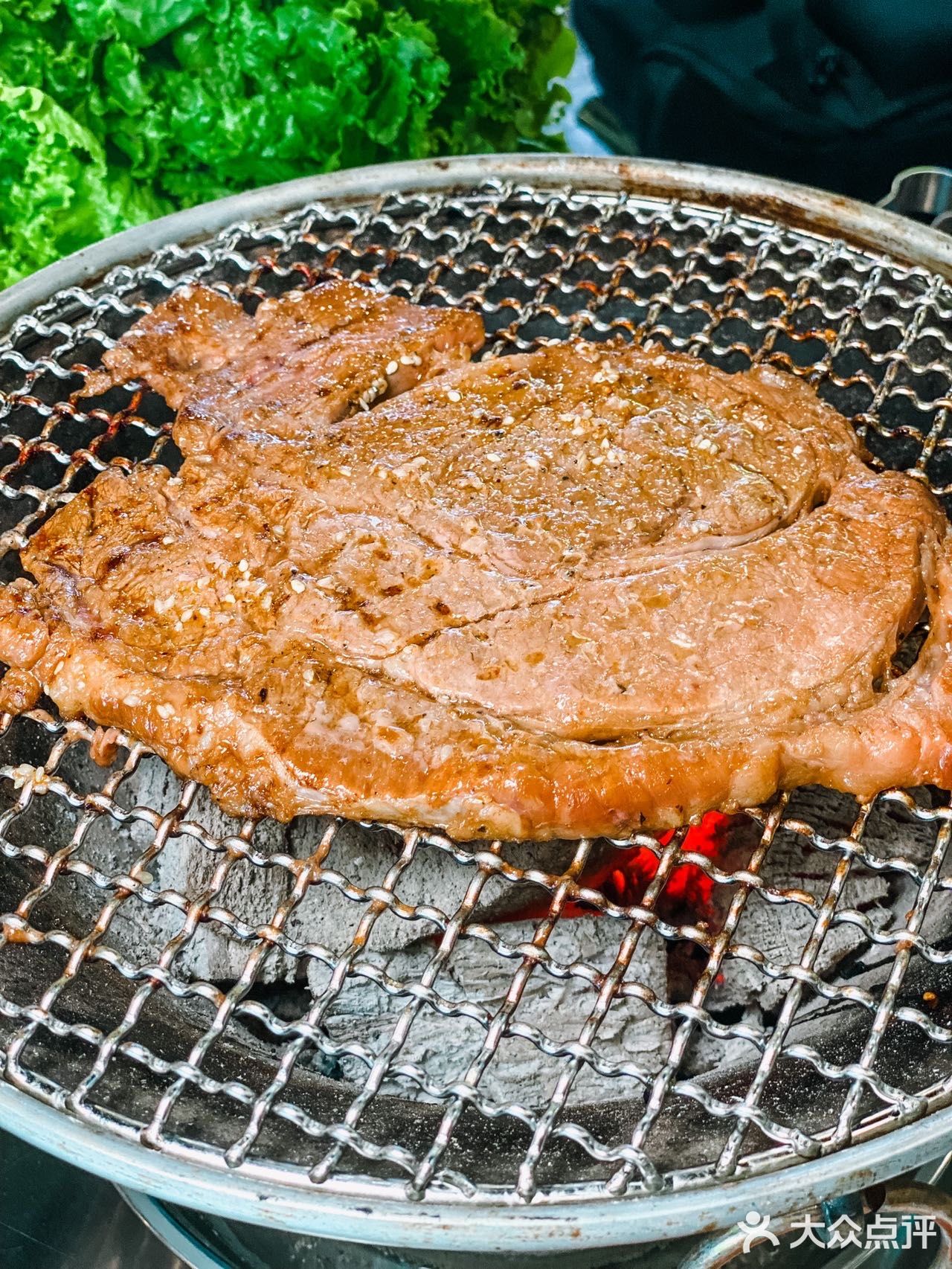 复古风爆棚的烤肉~正宗东北地摊口味
