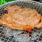 复古风爆棚的烤肉~正宗东北地摊口味