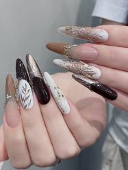 -花岐款式专研健康美甲沙龙