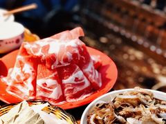 -洞庭洲·防空洞火锅·铜锅涮肉·烧烤(新百广场店)