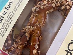 香脆坚果乳酪碱水结-PAOPAO Bakery&Café(港汇店)