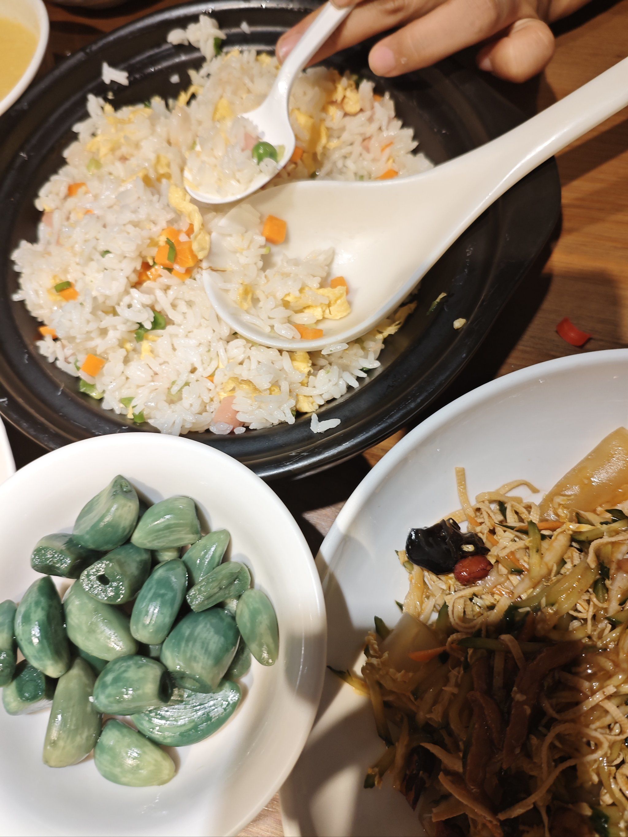 大连比较老牌的水饺了,环境很棒,在和平广场的四楼