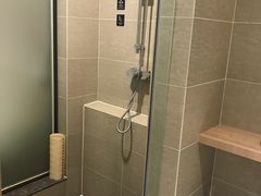 -杭州西湖湖滨银泰亚朵酒店
