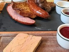香煎鸭肝配布里欧修面包-秋林西餐厅