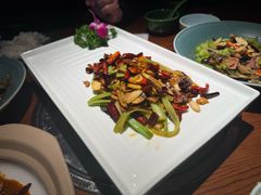 -花菇朵·云山雀 ll 野生菌锅·野果酸汤·精品滇菜(万柳店)