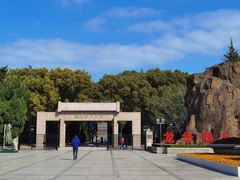 -龙华烈士纪念馆-停车场