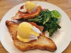 班尼迪克蛋-Common Table · Brunch & Coffee