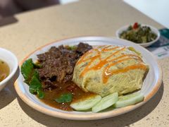 咖喱牛肉蛋包饭-缅丽·缅甸小吃(版纳店)