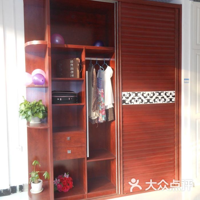 爱家装饰整体衣柜窗帘