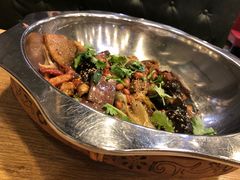 -愉肴麻辣香锅(中山路店)