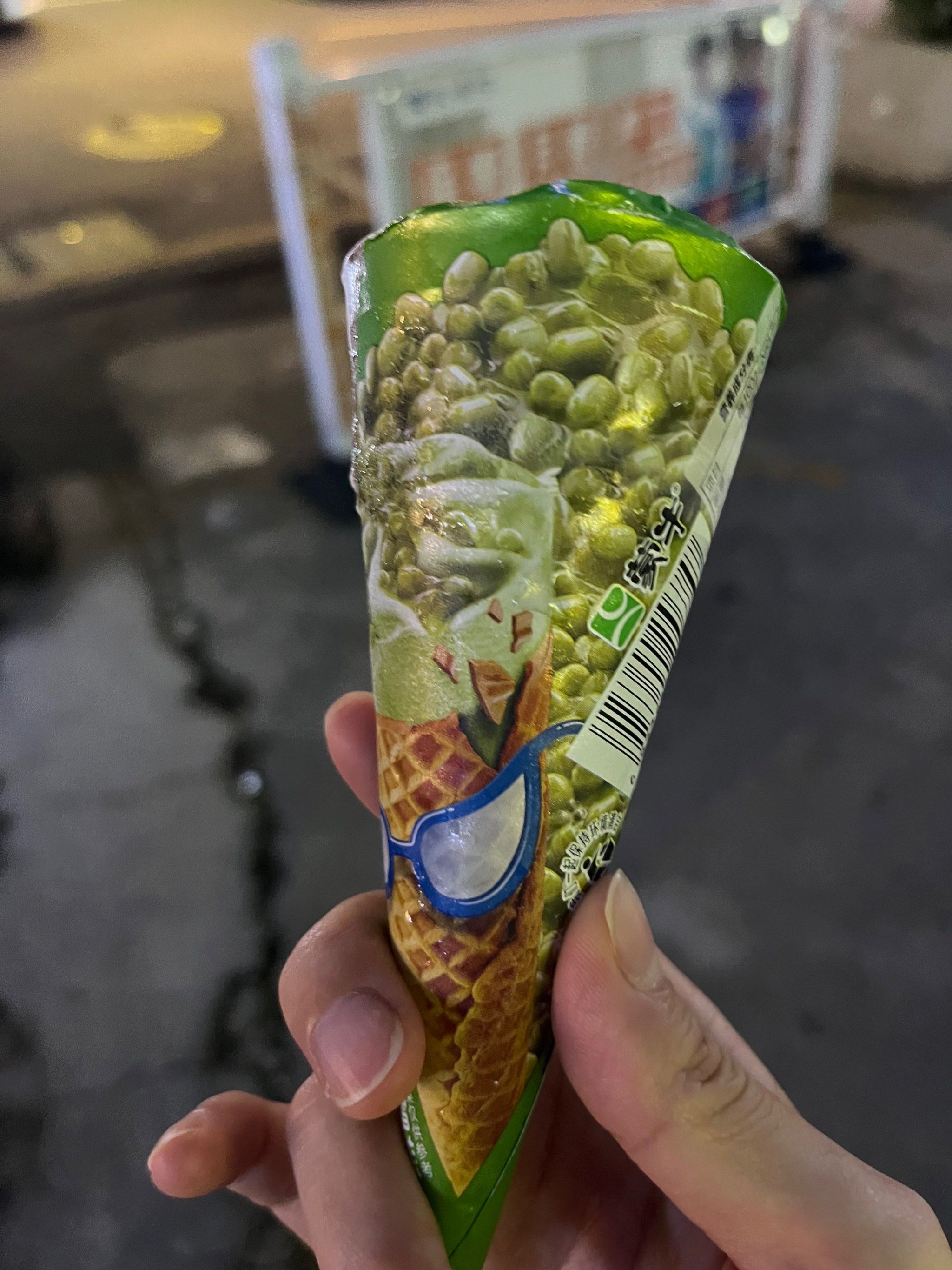 蒙牛绿色心情莎莎脆筒