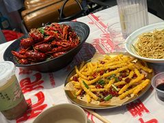 -肥肥虾庄·金牌油焖大虾(汉街SKP店)
