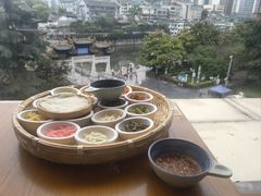 -包整·丝娃娃(一览甲秀楼风景店)