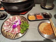 -围炉肉舍•炭烤活鳗•丹东海鲜烤肉(步行街店)