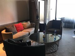 -上海滴水湖皇冠假日酒店