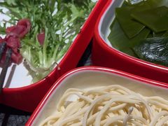 -醉董牛川派鲜肉自选火锅(烟台店)