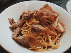 -松树干拌面店