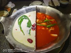 番茄牛膝骨锅-湊湊火锅·茶憩(和平大悦城店)