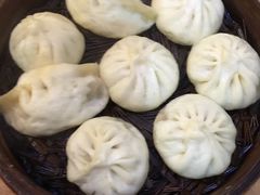 莲藕猪肉包-草包包子铺(宽厚里店)