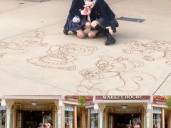 -小镇影院迪士尼小熊Duffy与他的朋友合影地