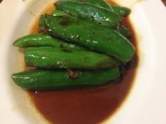 煎酿青椒&nbsp;青椒铺上鱼茸&nbsp;口感爽脆&nbsp;很好吃-凤厨顺德水乡凤味馆(大良锦龙路店)