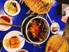 传统锅底-马路边边串串香(双井直营店)