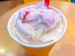 草莓芝士熔岩暴风雪-DQ·蛋糕·冰淇淋(五角场万达店)