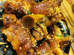 晃晃悠悠烤猪蹄-晃晃悠悠酒肉合作社