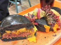 满满芝士牛肉堡-百万万BRAVO(厦大沙坡尾店)