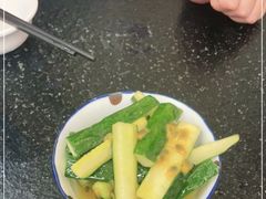 -何妹湿辣牛肉·粤式烧烤砂煲(桂雅路店)