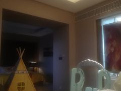 -上海滴水湖皇冠假日酒店