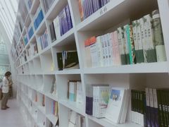 -钟书阁(松江泰晤士小镇店)