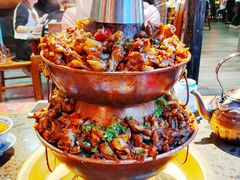 -沪小二炭火蛙锅(淮海中路美食不夜城店)