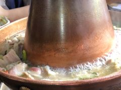 -果松木炭酸菜铜火锅·外婆参鸡汤